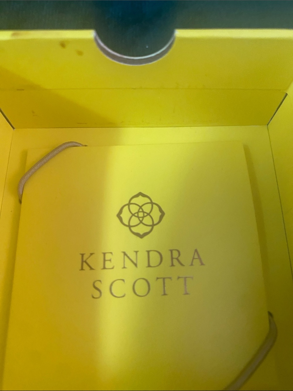 Kendra Scott watch ring 💍 gold plated very sheik - Picture 3 of 4